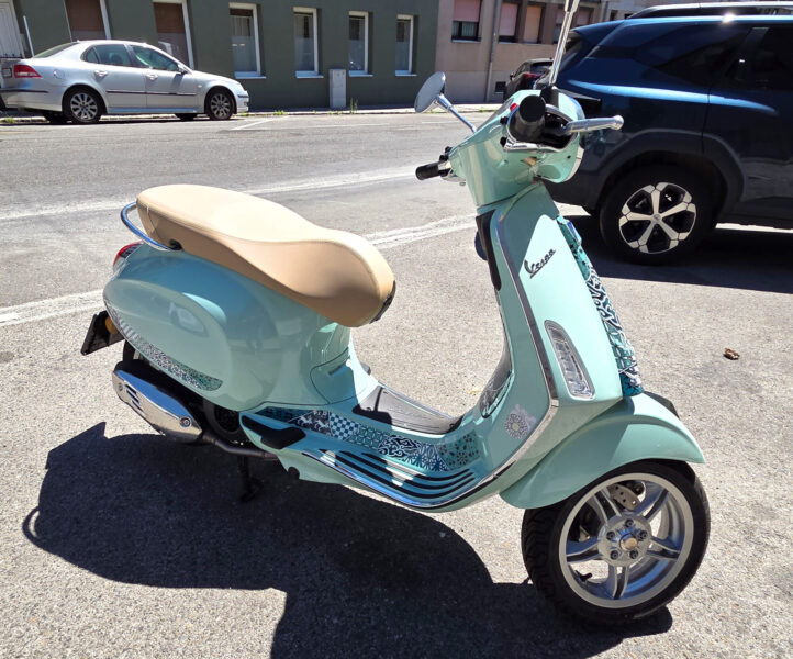Vespa Primavera Batik Sondermodell 125 Baujahr 2025