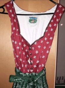 Dirndl aus Trachtenfachgeschäft