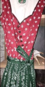 Dirndl aus Trachtenfachgeschäft