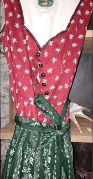 Dirndl aus Trachtenfachgeschäft