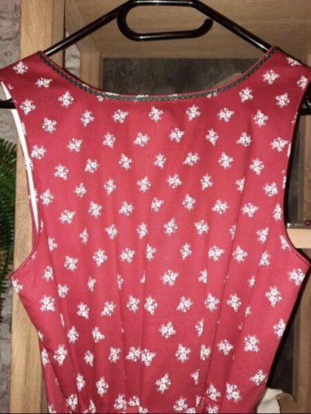 Dirndl aus Trachtenfachgeschäft