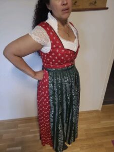 Dirndl aus Trachtenfachgeschäft