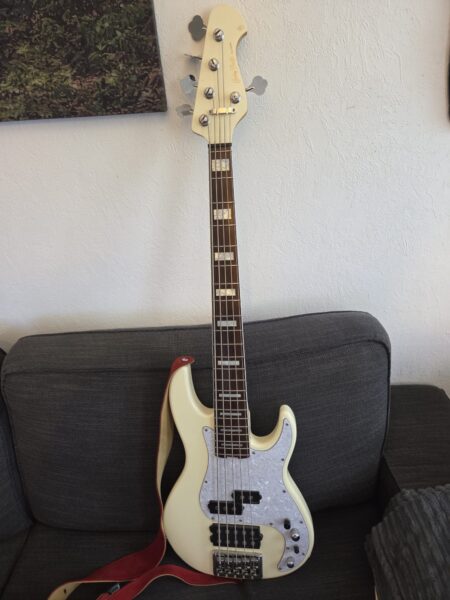 5 Saiter Bass Harley Benton